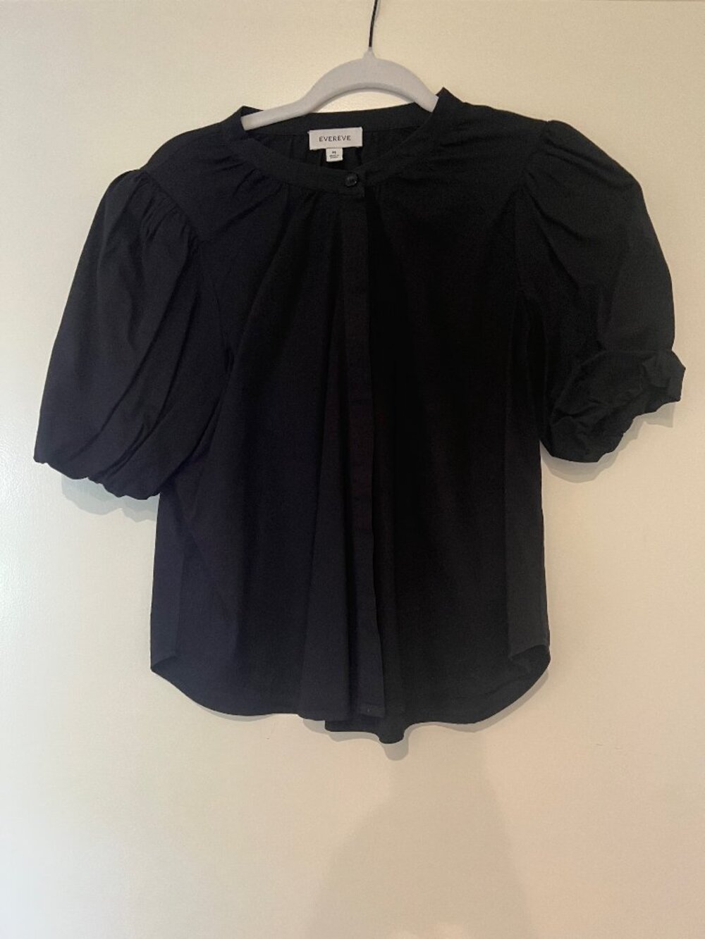 Evereve blouse featuring statement puff sleeves!